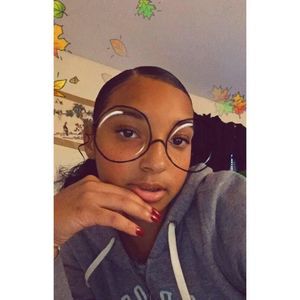 Meet your Posher, Neveah